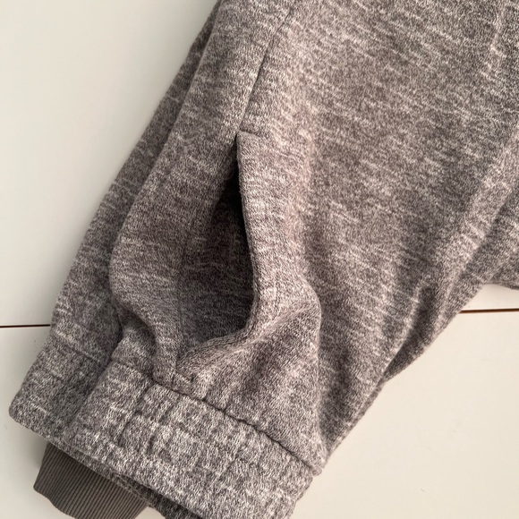 Boys gray adidas sweatpants size 8 - Picture 4 of 6